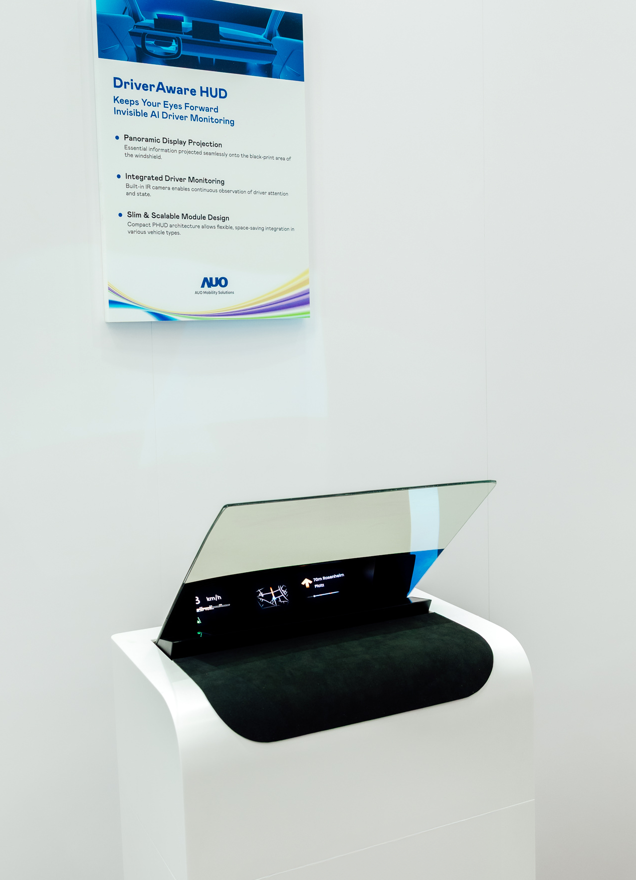 DriverAware HUD结合抬头显示器与隐藏式红外线摄影机，将车速、导航及警示讯息投影于挡风玻璃上，完美对齐驾驶目不离路的视线，同时，透过AI 监控驾驶注意力以提升安全性。